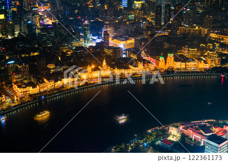 中国 上海市、上海中心の展望台から見る外灘の夜景 中国 上海市、上海中心の展望台から見る外灘の夜景 122361173