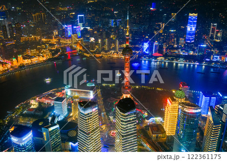 中国 上海市、上海中心の展望台から見る夜景 中国 上海市、上海中心の展望台から見る夜景 122361175