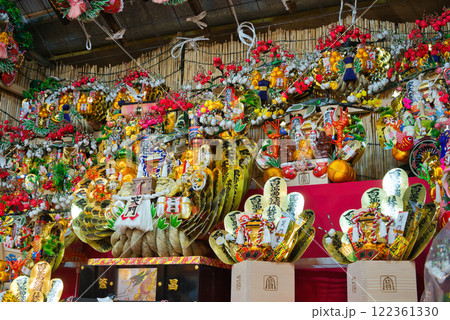 酉の市　熊手　商売繁盛　色鮮やか　家内安全　神社　和　年末　豪華　正 122361330