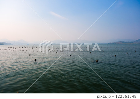 中国 浙江省杭州市、世界遺産の西湖 122361549