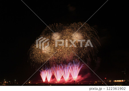 大曲の花火 全国花火競技大会 スペシャルスターマイン 大曲の花火 全国花火競技大会 スペシャルスターマイン 122361902