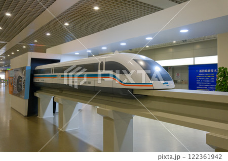 中国 上海市、上海浦東国際空港 駅構内に置かれている上海トランスラピッドの模型 中国 上海市、上海浦東国際空港 駅構内に置かれている上海トランスラピッドの模型 122361942