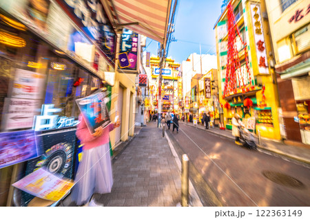 日本の横浜都市景観 霊視…にチャレンジ!。占いや手相、霊視など…人気の運勢占い店が並ぶ関帝廟通り 日本の横浜都市景観 霊視…にチャレンジ!。占いや手相、霊視など…人気の運勢占い店が並ぶ関帝廟通り 122363149