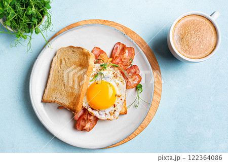 Breakfast sandwich  with fried egg, bacon and sprouts 122364086