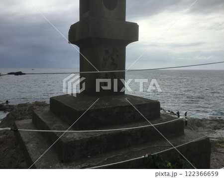 鎌倉＆江ノ島散策　2023年版  稚児が淵の石灯籠 122366659