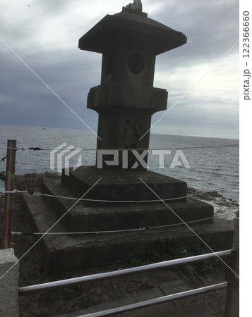 鎌倉＆江ノ島散策　2023年版 稚児が淵の石灯籠 122366660