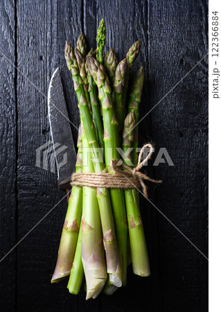 Bunch of fresh asparagus sprouts and knife 122366884