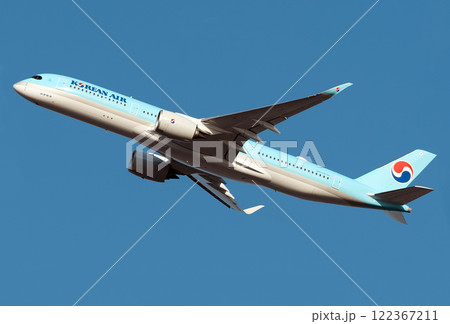 コリアンエアーA350-900離陸上昇 コリアンエアーA350-900離陸上昇 122367211