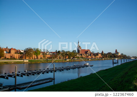 Tangermunde am Morgen, Sachsen-Anhalt, Deutschland 122367460