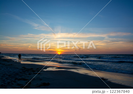 Photographer in the sunset at the beach of Zingst, Darss, Germany 122367840