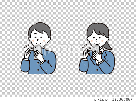 スマホを操作する学生の男女 122367867