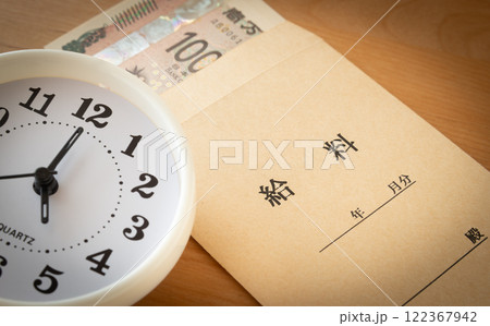 給料袋と時計 賃金 給料袋と時計 賃金 122367942