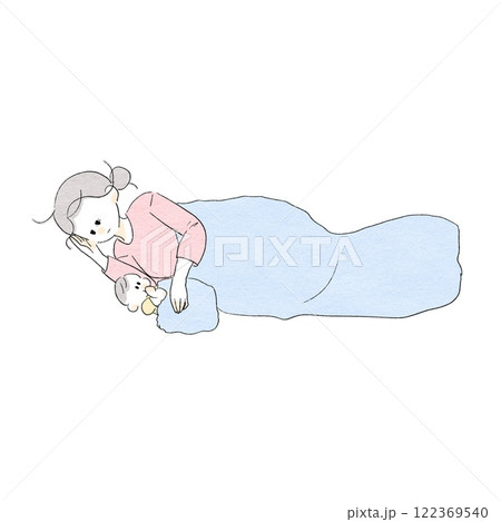 赤ちゃんを寝かしつけする女性 122369540