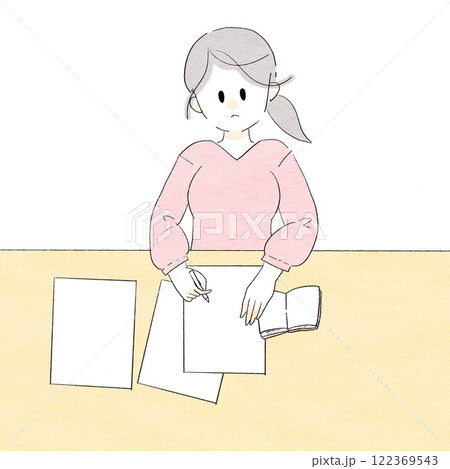 手帳やプリントを見てスケジュール調整する女性 122369543