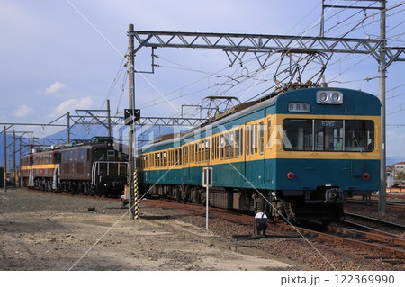 ノスタルジックな車両基地に入庫する三岐鉄道101系電車(旧西武401系)_2024/12/13撮影 122369990