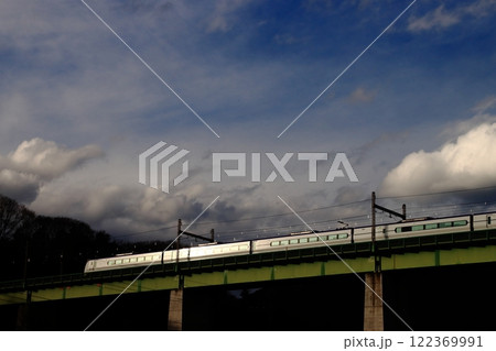 夕刻迫る中央本線を走るE353系電車_2024/12/21撮影 122369991