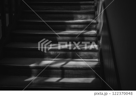 光と陰【階段】 光と陰【階段】 122370048