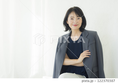 ミドル女性のビューティイメージ 122370387