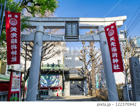 東京都台東区 矢先稲荷神社 鳥居 日本馬乗史100枚の天井絵が奉納されている神社 東京都台東区 矢先稲荷神社 鳥居 日本馬乗史100枚の天井絵が奉納されている神社 122370942