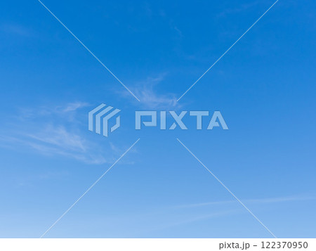 冬の青空と薄い雲06 冬の青空と薄い雲06 122370950