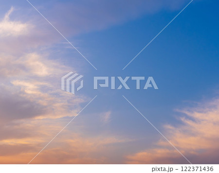 冬の夕暮れの空と雲10 122371436