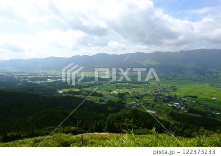 阿蘇登山道路から臨む南外輪山と南阿蘇のカルデラ 阿蘇登山道路から臨む南外輪山と南阿蘇のカルデラ 122373233