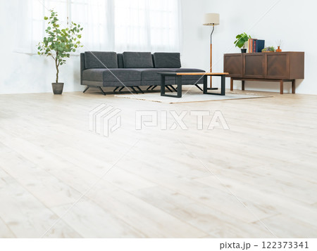 モダンなインテリアの無人のリビングルーム モダンなインテリアの無人のリビングルーム 122373341