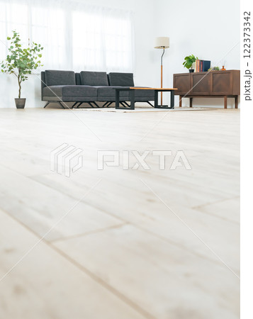 モダンなインテリアの無人のリビングルーム モダンなインテリアの無人のリビングルーム 122373342