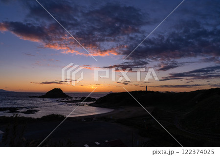 《静岡県》伊豆半島・爪木崎の夜明け 122374025