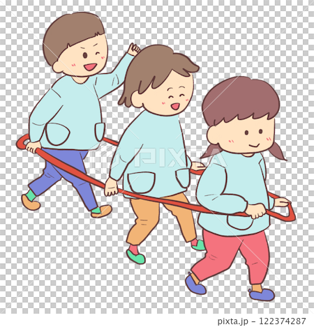 電車ごっこをして遊ぶ子ども 122374287