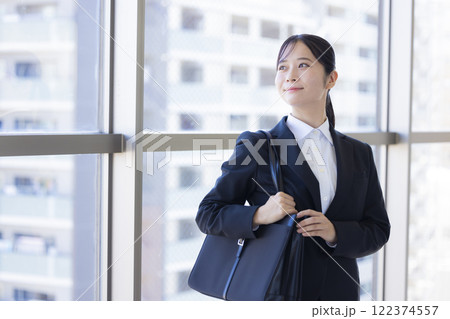 就活 スーツを着た女性のポートレート 就活 スーツを着た女性のポートレート 122374557