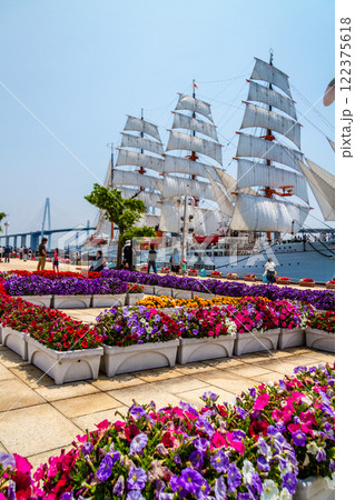 (とやまビューポイント)　初夏の海王丸パーク 総帆展帆 5月 122375618