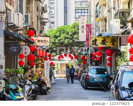 台北　春節飾りの路地　迪化街 122375625