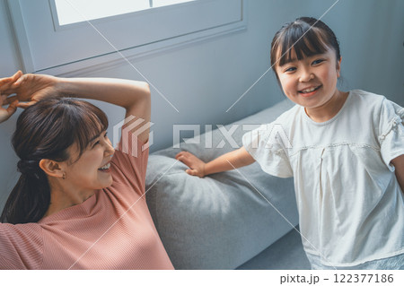 9歳の娘とママ 9歳の娘とママ 122377186