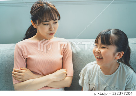 9歳の娘とママ 122377204