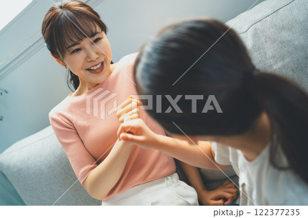 9歳の娘とママ 9歳の娘とママ 122377235