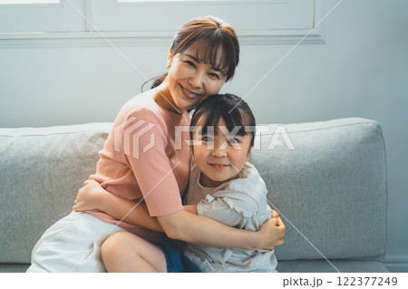 9歳の娘とママ 9歳の娘とママ 122377249