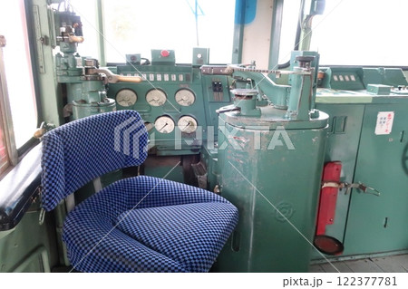 電気機関車の運転台の椅子 電気機関車の運転台の椅子 122377781