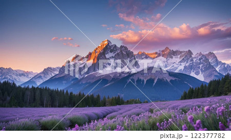 朝焼けに染まる雪山 122377782