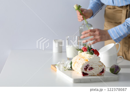 Meringue roll, concept of tasty and delicious food Meringue roll, concept of tasty and delicious food 122378087