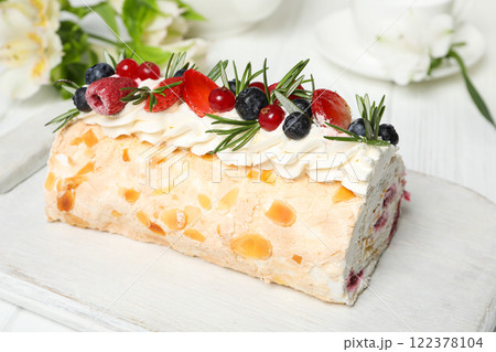 Meringue roll, concept of tasty and delicious food Meringue roll, concept of tasty and delicious food 122378104