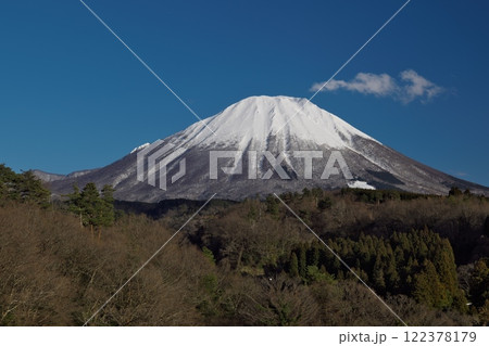 快晴の空と伯耆大山（西伯郡伯耆町） 122378179