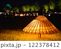 光灯る和傘 122378412