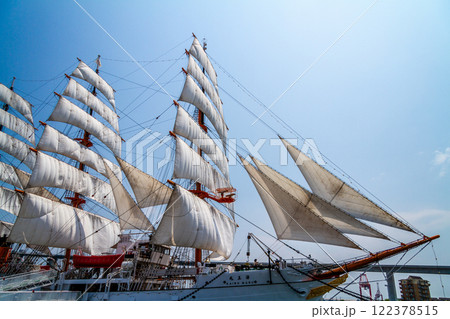 (とやまビューポイント)　初夏の海王丸パーク 総帆展帆 5月 122378515