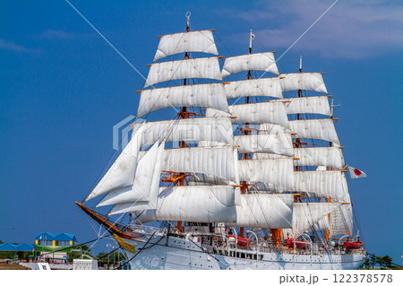 (とやまビューポイント)　初夏の海王丸パーク 総帆展帆 5月 122378578