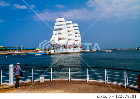 (とやまビューポイント)　初夏の海王丸パーク 総帆展帆 5月 122378581