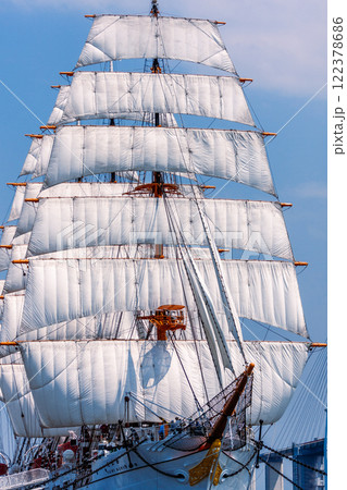 (とやまビューポイント)　初夏の海王丸パーク 総帆展帆 5月 122378686