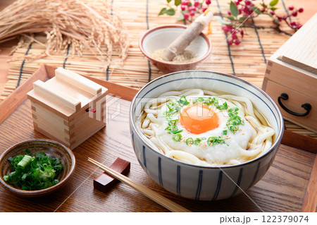 滑らかで栄養満点! 月見とろろうどん ( 山かけうどん ) 滑らかで栄養満点! 月見とろろうどん ( 山かけうどん ) 122379074