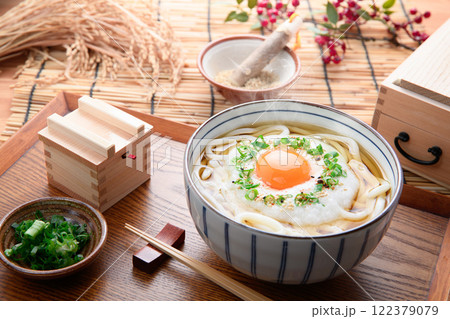 滑らかで栄養満点! 月見とろろうどん ( 山かけうどん ) 滑らかで栄養満点! 月見とろろうどん ( 山かけうどん ) 122379079