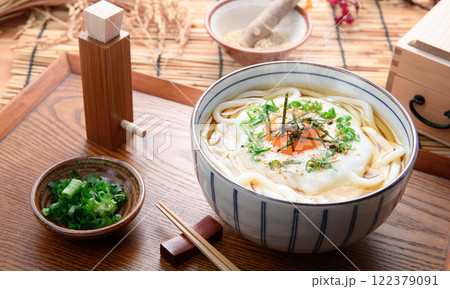 滑らかで栄養満点！ 月見とろろうどん （ 山かけうどん ） 122379091